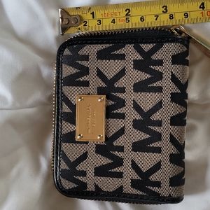 Michael Kors women's bifold zip wallet